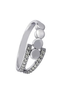 Anneau en argent avec des accents arrondis polis, présentant une bande courbée et une rangée de petites pierres précieuses claires le long d'un côté.