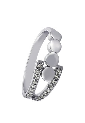 Anneau en argent avec des accents arrondis polis, présentant une bande courbée et une rangée de petites pierres précieuses claires le long d'un côté.