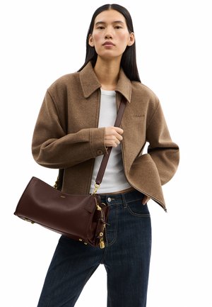 COACH, ROGUE BAG 34 . - Håndtasker - b maple