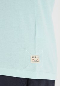 Blend BHPERRY - Nyomott mintás póló - turquoise