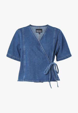 Sötétkék farmer felső, rövid ujjakkal, V-nyakkal és derékban megkötős kivágással. Kontrasztos varrás jellemzi és laza szabású.