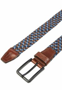 Vævet bælte med blå, brune og tan farver, med en brun læderspids og en sort metalspænde til fastgørelse.