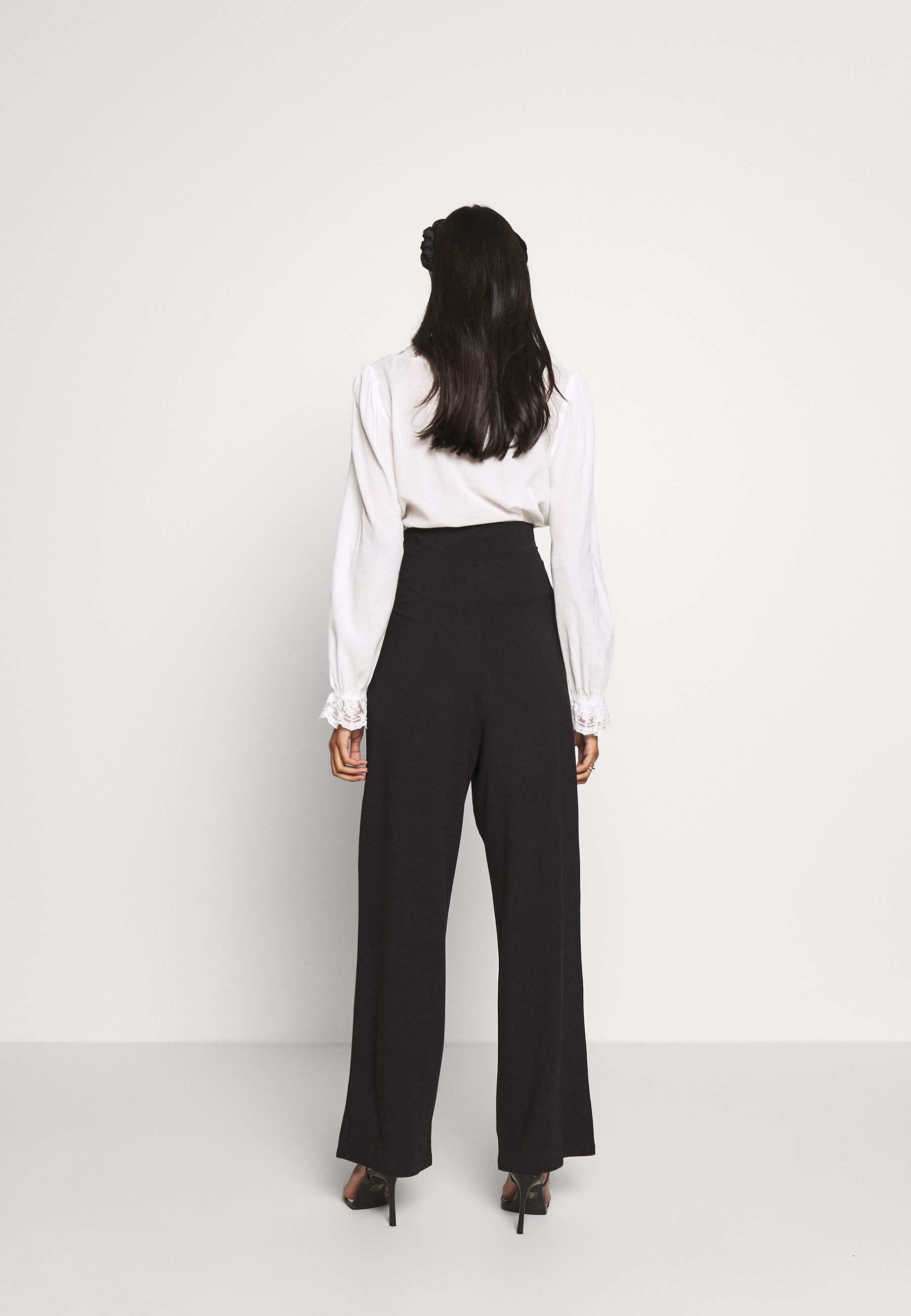 COMFY STRAIGHT LEG TROUSERS Bukse black COMFY STRAIGHT LEG TROUSERS Bukse black