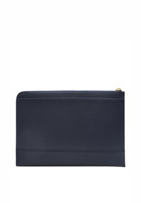 Marineblaues Leder-Laptopfach mit strukturiertem Finish, doppeltem Reißverschluss und subtilen horizontalen Nahtdetails. Schlankes, rechteckiges Design.