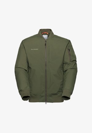 Olijfgroene bomberjack met een ritssluiting aan de voorkant, ribbelmanchetten en kraag. Voorzien van een ritssluitingsborstzak en een geborduurd logo op de borst.