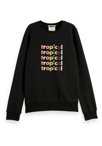 Sudadera negra de manga larga con la palabra "tropical" repetida cinco veces en columnas apiladas, cada letra en diferentes colores pastel.