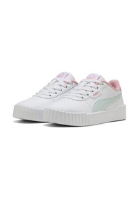Vita lädersneakers med en mintgrön sidremsa och rosa detaljer. Har rund tå, tjock ribbad sula och traditionell snörning.