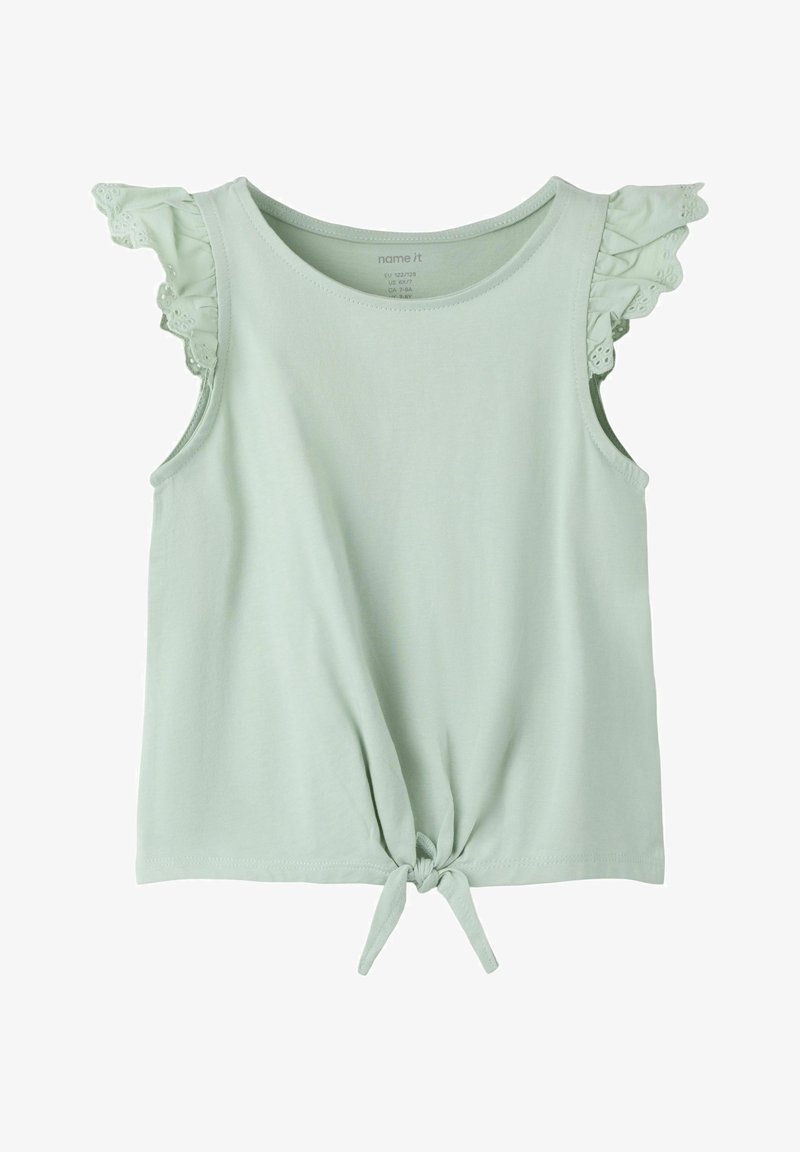 Haut sans manches vert clair pour tout-petit avec bordure en dentelle froncée sur les épaules et nœud noué à l'ourlet devant.