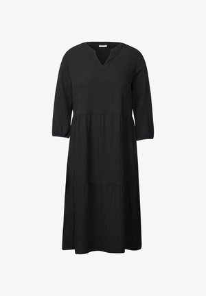Sort kjole med V-udskæring, trekvartlange ærmer, lagdelt design og tekstureret stof. Længden er til midt på læggen med en afslappet pasform.