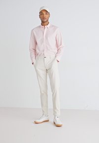 Jack & Jones JPSTMARCO JJFURY ANA - Chino-püksid - bright white