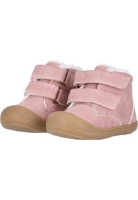 Lyserøde suedeboots til anklerne med hvid pelsfor, der har to justerbare velcrobånd og en brun gummisål. Enkel design med syningsdetaljer.