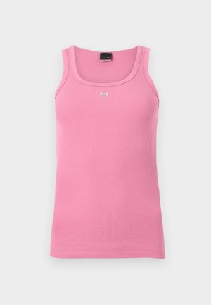 Top sin mangas rosa acanalado con escote cuadrado y pequeño logo blanco bordado en el centro del pecho.