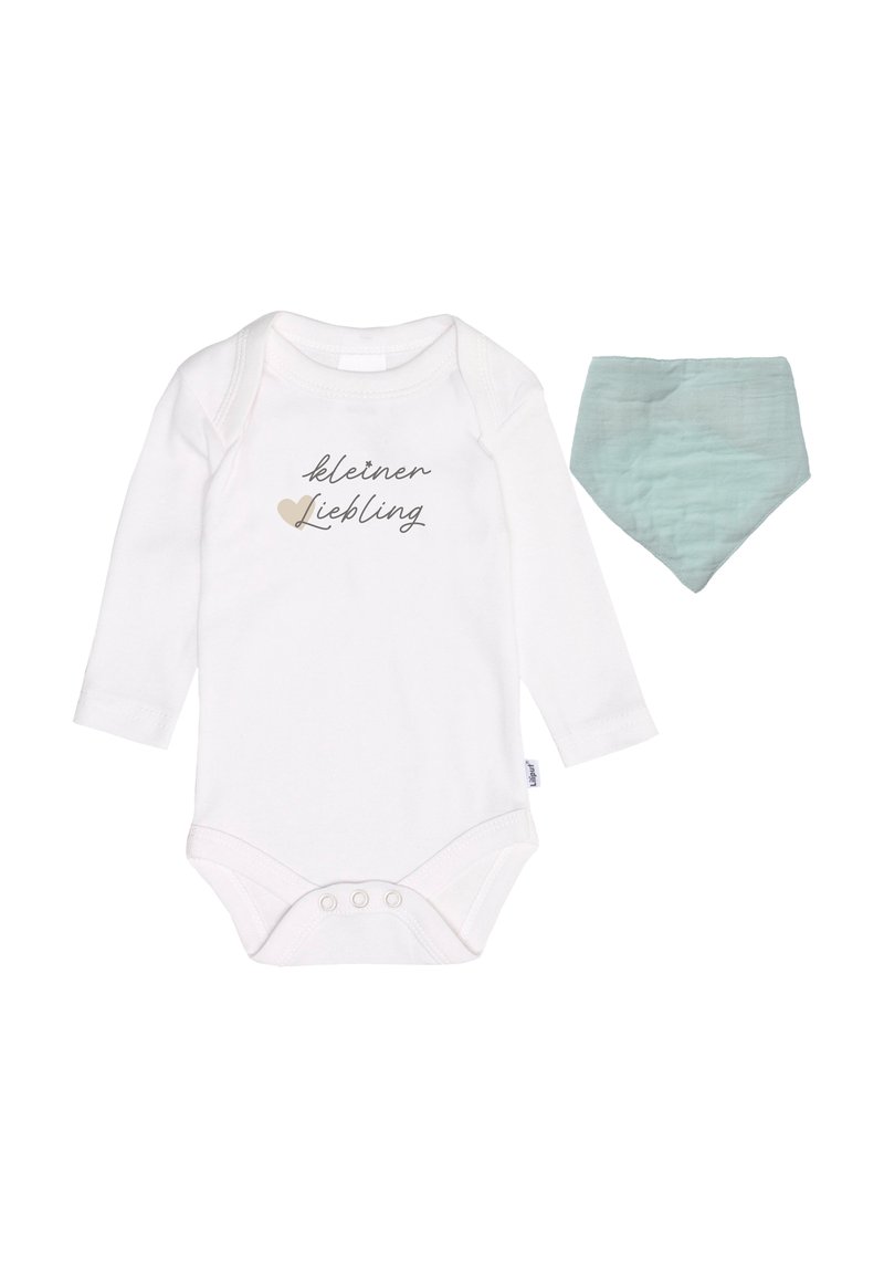 Weißer Langarm-Bodysuit mit dem Text "kleiner Liebling" in Grau und Beige, begleitet von einem hellblauen Bandana-Lätzchen.