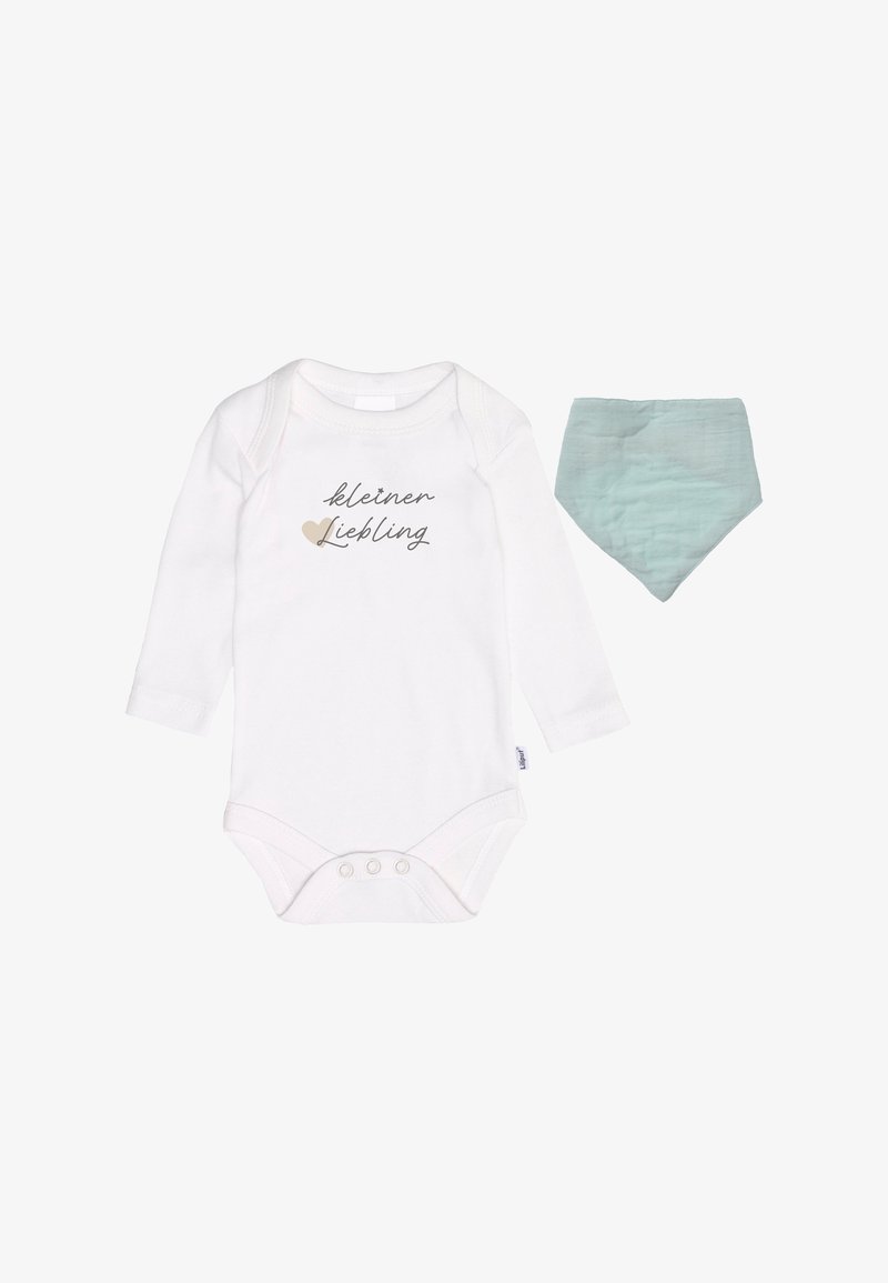 Weißer Langarm-Bodysuit mit dem Text "kleiner Liebling" in Grau und Beige, begleitet von einem hellblauen Bandana-Lätzchen.