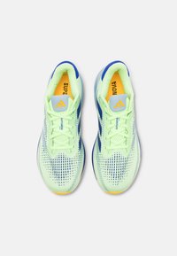 adidas Performance SUPERNOVA RISE - Hardloopschoenen voor op de weg - green spark/wonder blue/lucid blue