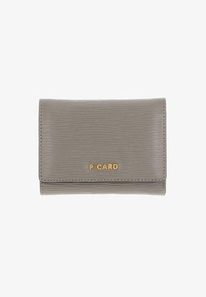 Portefeuille gris texturé avec un design en relief, arborant une marque "PICARD" dorée et des coutures le long des bords. Fermeture avec un rabat.