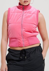 Juicy Couture THUNDER GILET - Vesta - hot pink