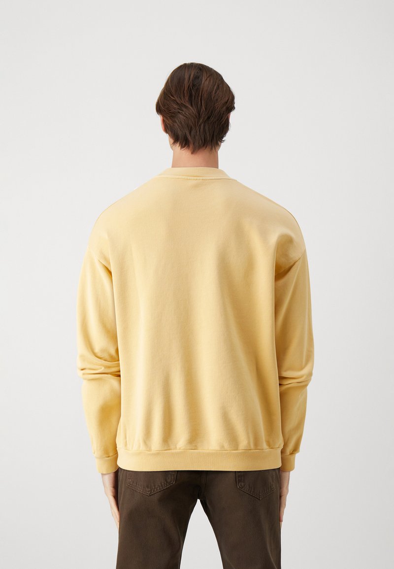 Geel katoenen sweatshirt met een ronde halslijn, ribgebreide manchetten en zoom, met een losse pasvorm en een gladde textuur.