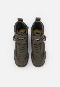Buffalo ASPHA LACEUP MID - Botines con cordones - khaki