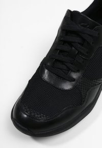 Clarks Sneakers basse - snake print, black