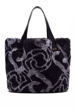 Černá a šedá taška přes rameno z umělé kožešiny s abstraktním vzorem a černými koženými rukojetěmi, značená malým zlatým logem Liu Jo na popruzích.