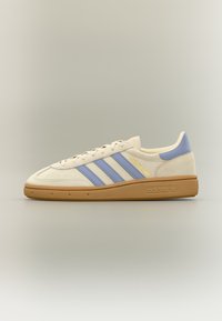 Nevybrané, cream white/chalk blue