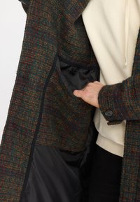 REVOLUTION Mantel - darkgreen