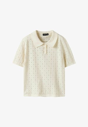 Kremowa, krótkorękawowa dzianinowa koszulka polo z delikatnym wzorem ażurowym i trzema guzikami na przedniej listwie.