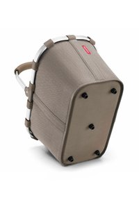Bolsa de almacenamiento de tela marrón con un marco de aluminio rígido. Presenta una base plana, una parte superior redondeada y patas de goma negras. Incluye un asa y un bolsillo lateral.