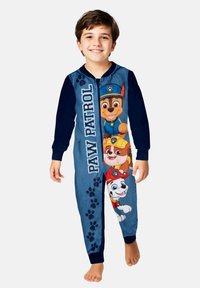 Tutina navy e blu a tema Paw Patrol, con grafiche dei personaggi e impronte di zampe; chiusura a zip; tessuto morbido e confortevole; maniche lunghe.