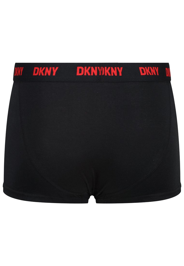 Boxer shorts de algodón negro con un ajuste ceñido, que cuentan con una cintura de logo rojo de DKNY. Textura suave sin patrones ni acentos adicionales.