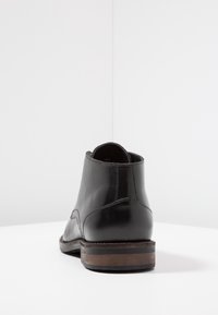 Pier One Derbies & Richelieus - black