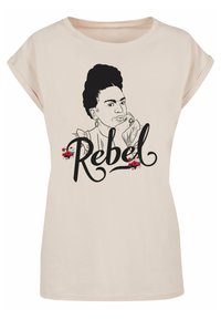 FRIDA KAHLO REBEL TWO EXTENDED SHOULDER TEE - Triko s potiskem - whitesand