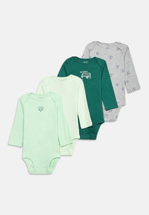 Štyri detské body s dlhým rukávom v odtieňoch zelenej a sivej, s potlačou športových motívov tenisových rakiet, futbalových lôpt a bránky.