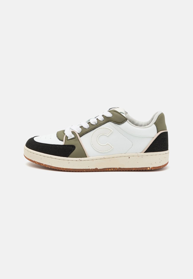 Valge ja oliivroheline sneaker mustade sametaktsentidega, ümar varvas, tekstureeritud kummitald ja logo detail külgedel. Valged paelad.