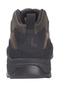 Zwarte en bruine mid-top schoen met een textuurstof bovenwerk, een gevoerde kraag en een lusvormige trekband aan de achterkant voor een gemakkelijke pasvorm.