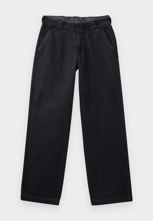 Black wide-leg trousers made of sturdy fabric, featuring a flat waistband, two side pockets, and a smooth texture.