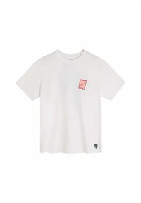 T-shirt blanc à manches courtes, col rond, présentant un petit graphique rouge sur la poitrine et un détail de logo vert sur l'ourlet.