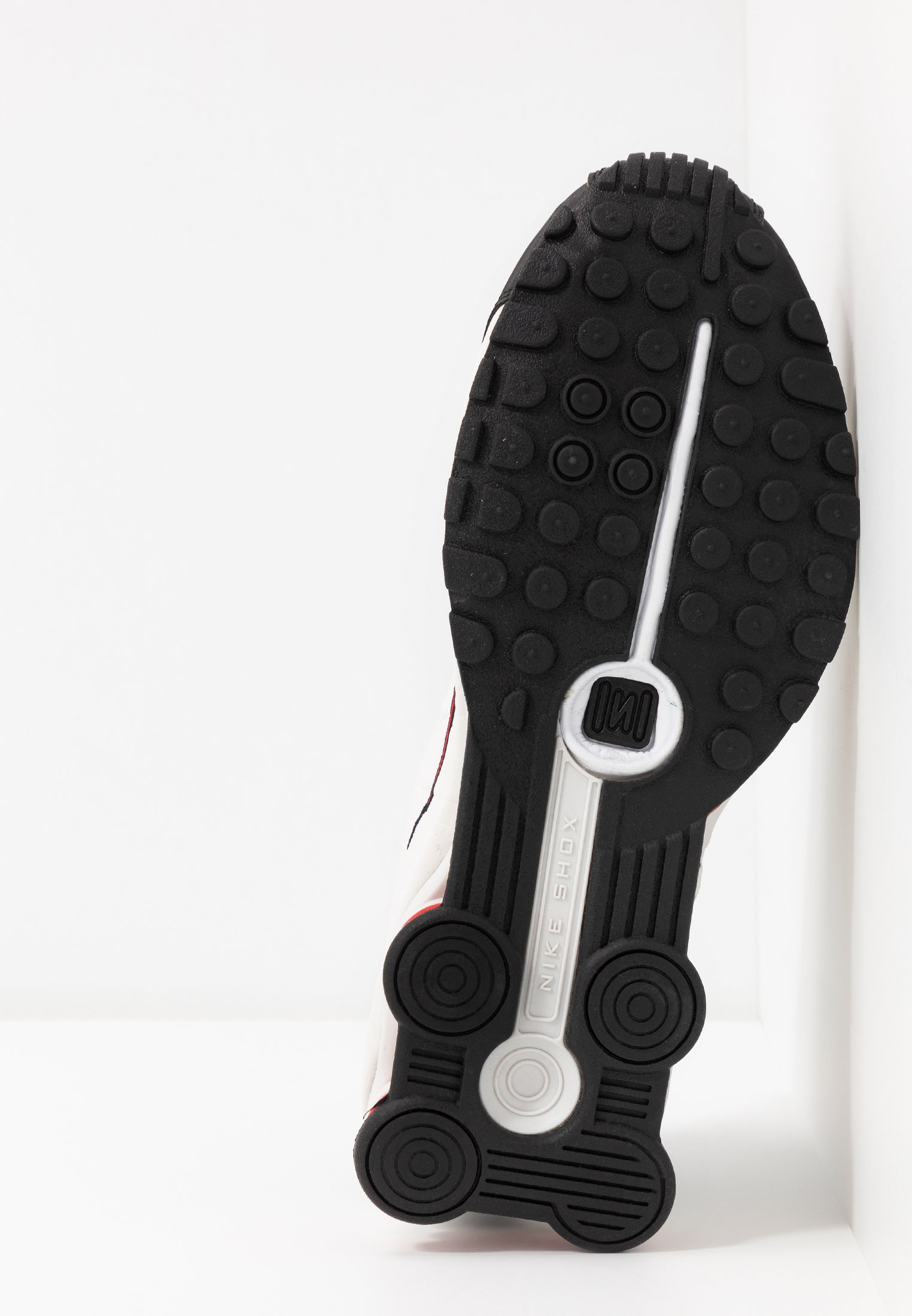 nike shox r4 platinum tint university red black