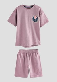Tricou din bumbac roz, cu mânecă scurtă, gât rotund și imprimeu grafic cu palmieri. Asortat cu pantaloni scurți care au un tiv elastic.