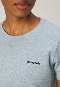 Patagonia LOGO RESPONSIBILI-TEE - Marškinėliai su spaudiniu - thermal blue