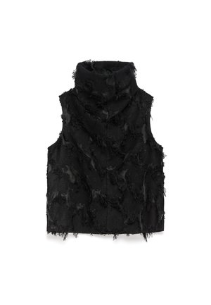 Gilet sans manches noir avec un col haut, tissu texturé avec des accents effilochés et un motif abstrait sur toute la surface.