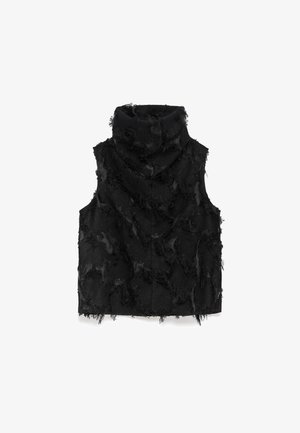 Gilet senza maniche nero con colletto alto, tessuto testurizzato con dettagli sfilacciati e un motivo astratto che ricopre tutta la superficie.