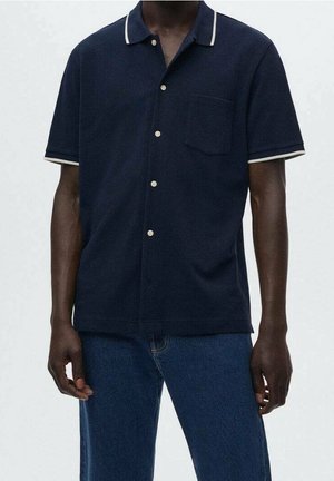Camicia a maniche corte blu navy con colletto, dotata di rifiniture a contrasto, taschino sul petto e bottoni sul davanti. Tessuto in misto cotone.