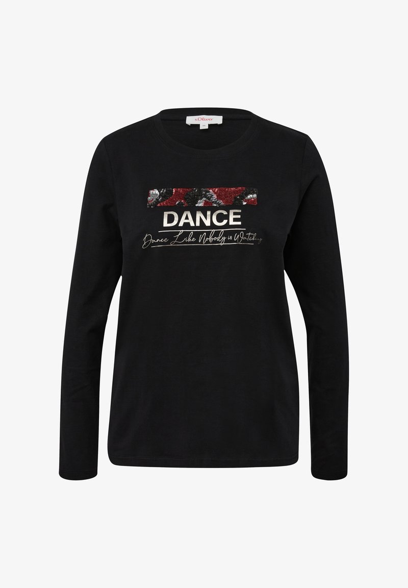 Černé tričko s dlouhými rukávy, které má texturovaný potisk "DANCE" se třpytkami a nápisem níže. Vyrobeno z měkké bavlny, s klasickým kulatým výstřihem.
