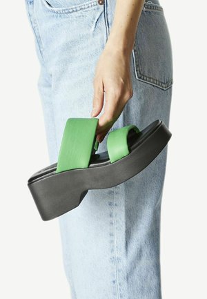 Tamaris, Mules à talons - green