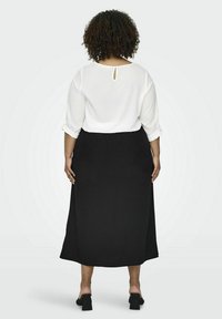 ONLY Carmakoma CARELIVIA czarny