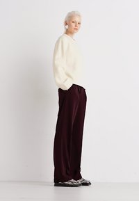 Gina Tricot CREW NECK - Stickad tröja - gardenia