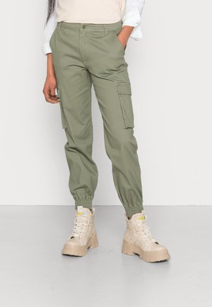 ONLBETSY ALVA PANT - Pantaloni cargo - deep lichen green