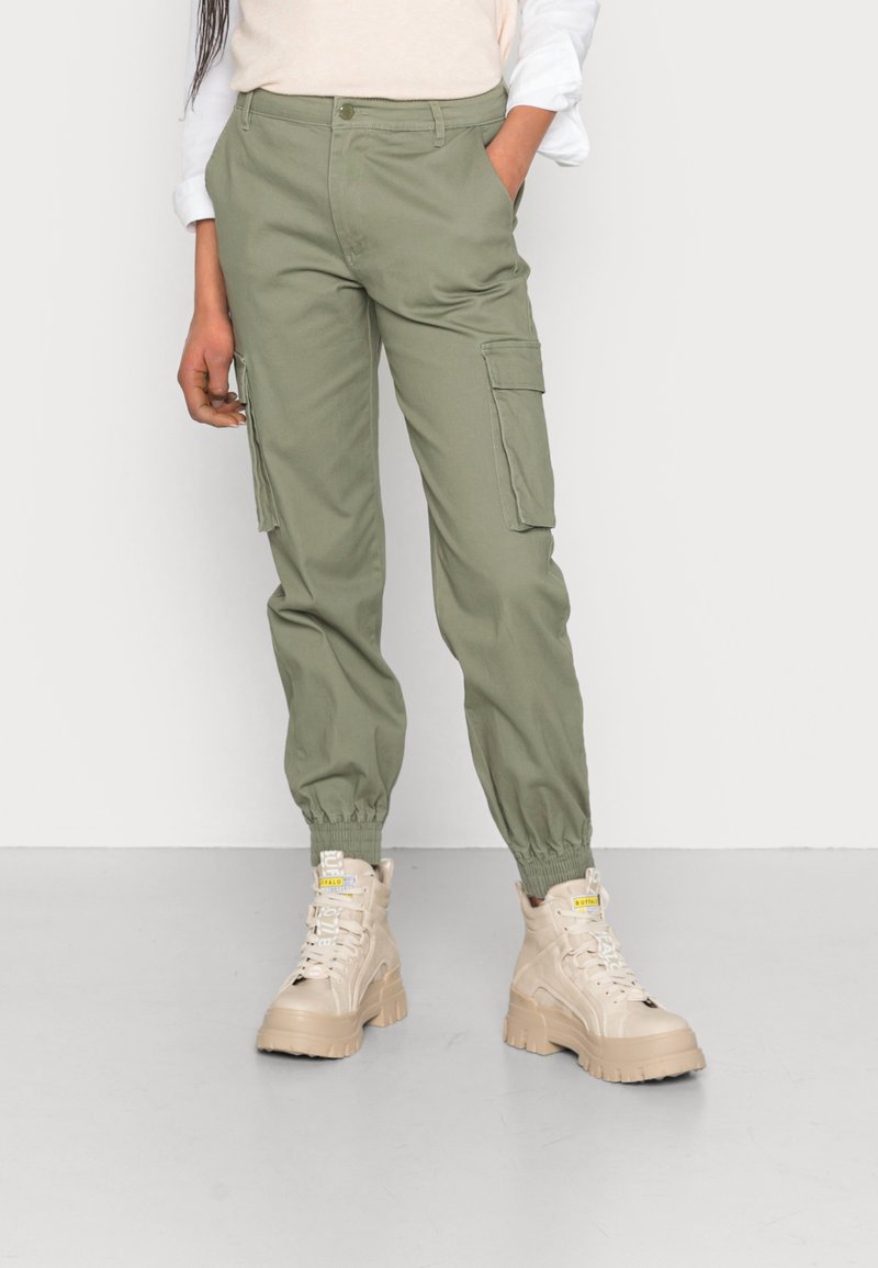 ONLY - ONLBETSY ALVA PANT - Pantaloni cargo - deep lichen green, Ingrandire